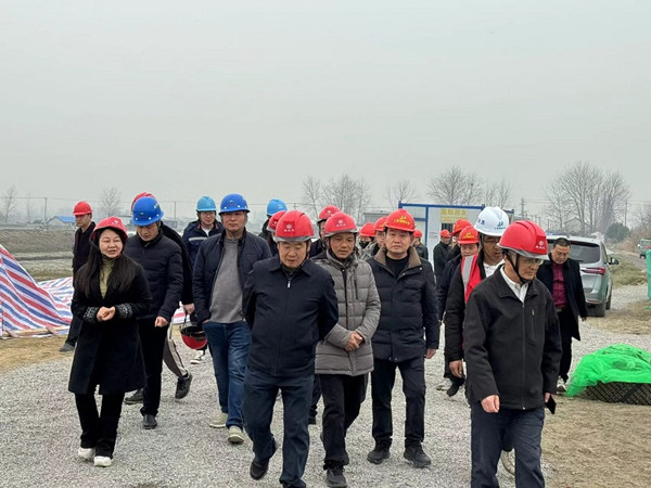 省水利廳領(lǐng)導(dǎo)對(duì)張葉溝工程開展“四不兩直”檢查 (2)_副本.jpg